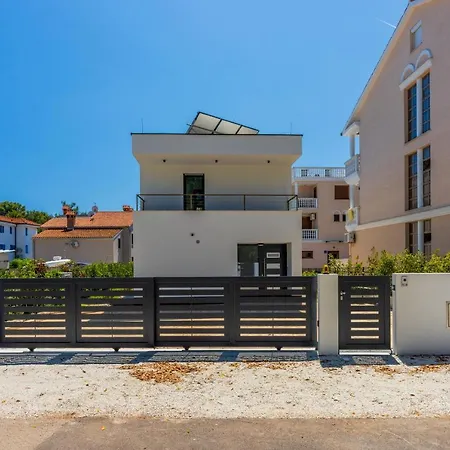 House Neptunia * 메덜린