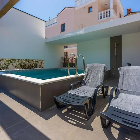 House Neptunia * Medulin