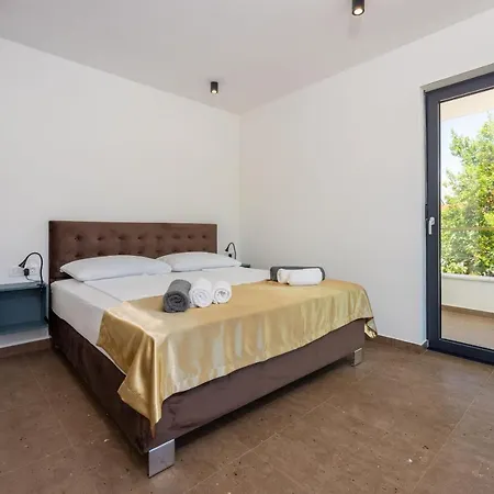 House Neptunia * Medulin