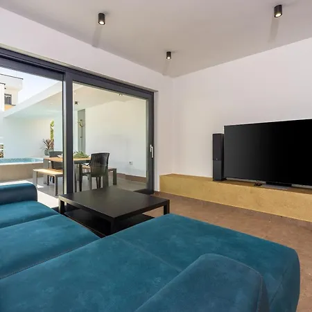 House Neptunia * Medulin