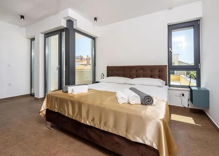 House Neptunia * Medolino