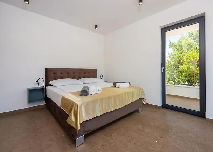 House Neptunia * Medolino