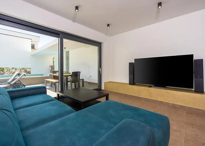 House Neptunia * Medolino