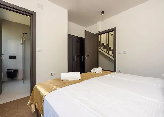 House Neptunia Semesterbostad